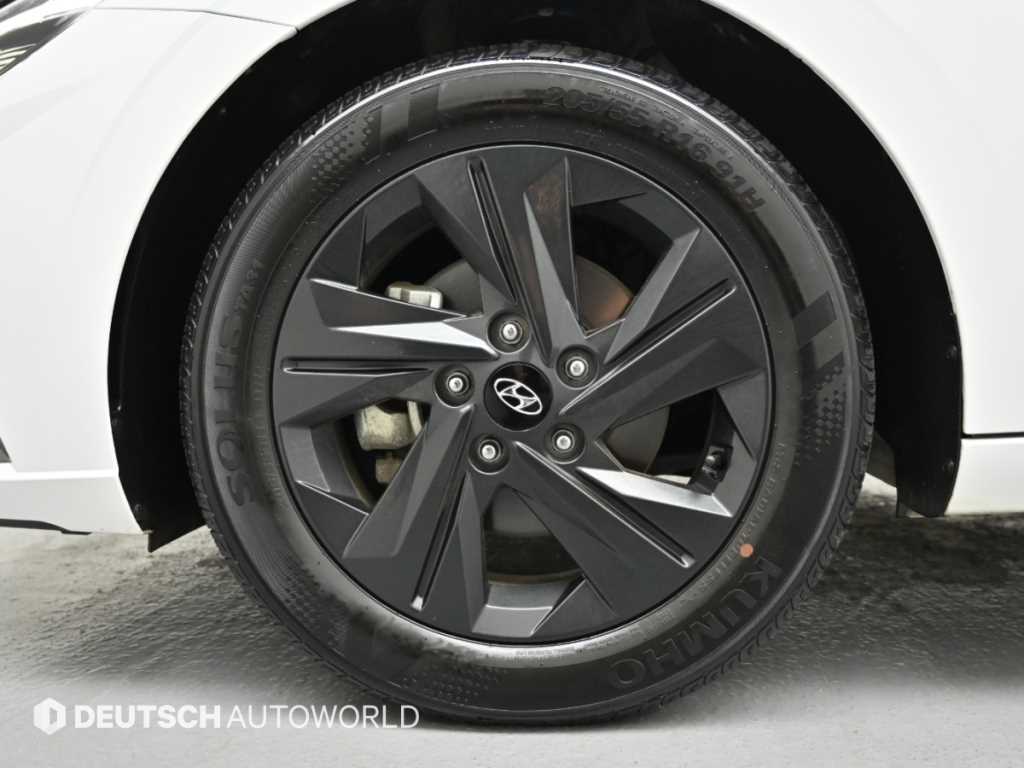 Hyundai Avante — photo 20