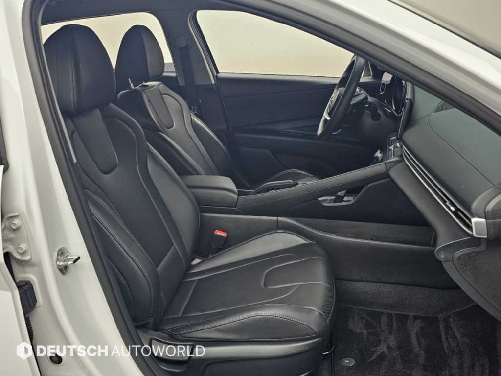 Hyundai Avante — photo 16