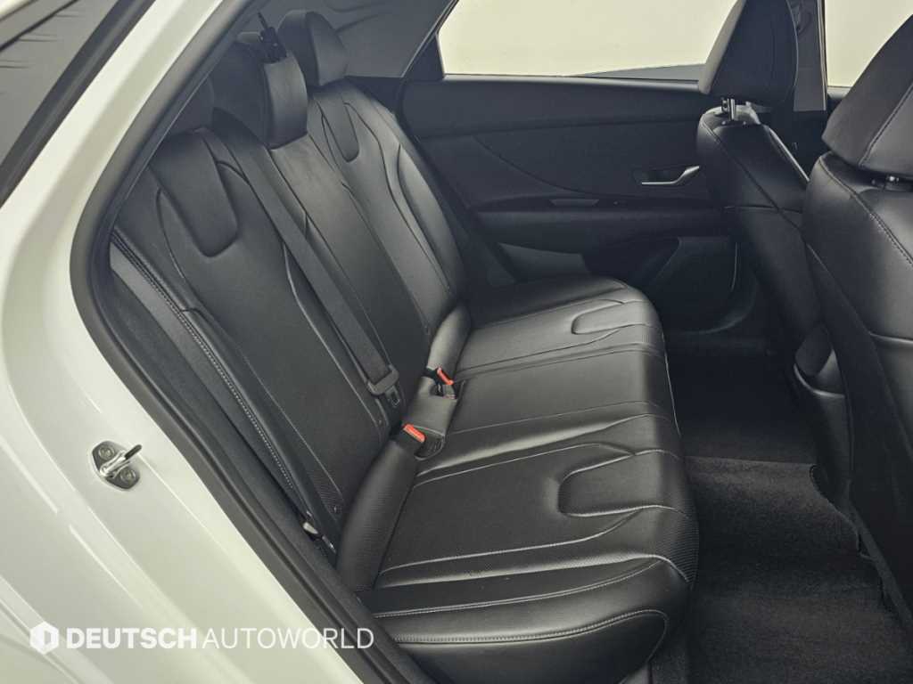 Hyundai Avante — photo 18