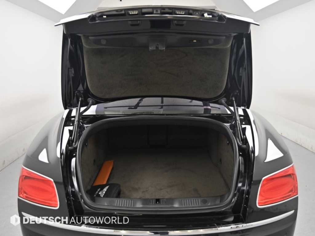 Bentley Flying Spur — photo 20