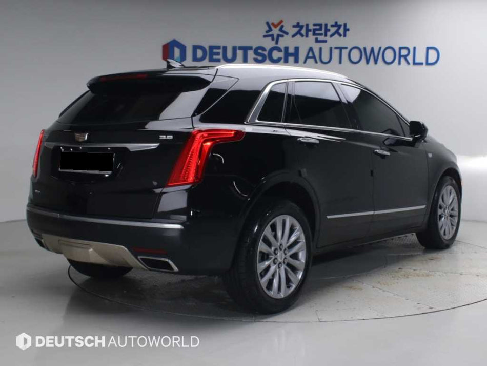 Cadillac XT5 — photo 02
