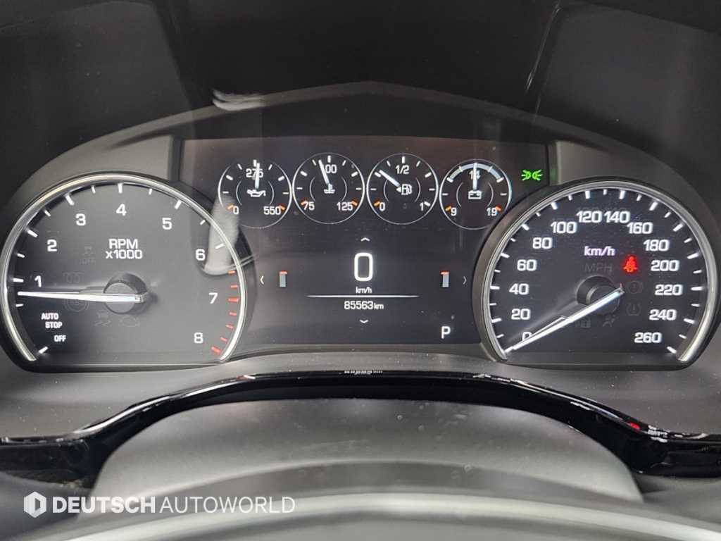 Cadillac XT5 — photo 08