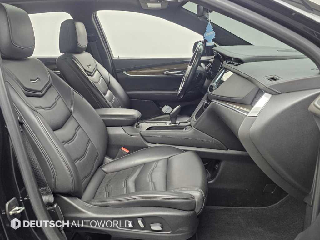 Cadillac XT5 — photo 10