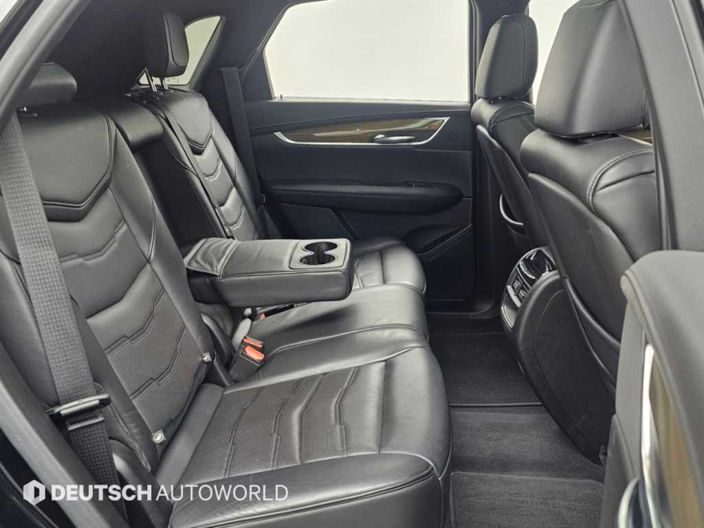 Cadillac XT5 — photo 12