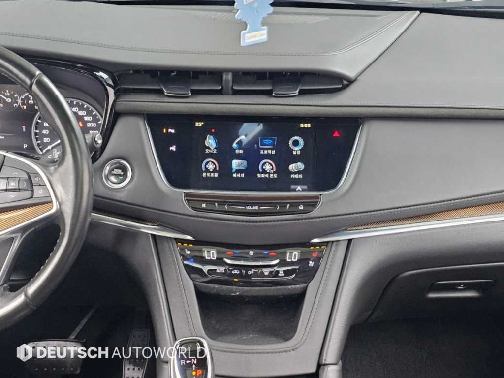 Cadillac XT5 — photo 14