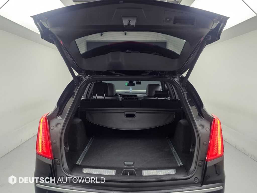 Cadillac XT5 — photo 19